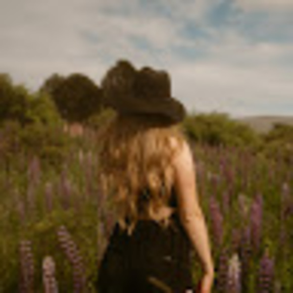 Meet your Posher, Natassja - Picture 1 of 1